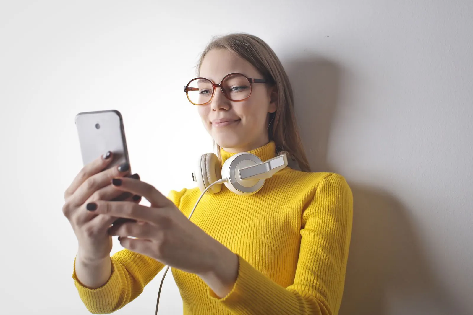 How Much Do Influencers Charge in Singapore? (2026 Rates) - Upscaled blog thumbnail